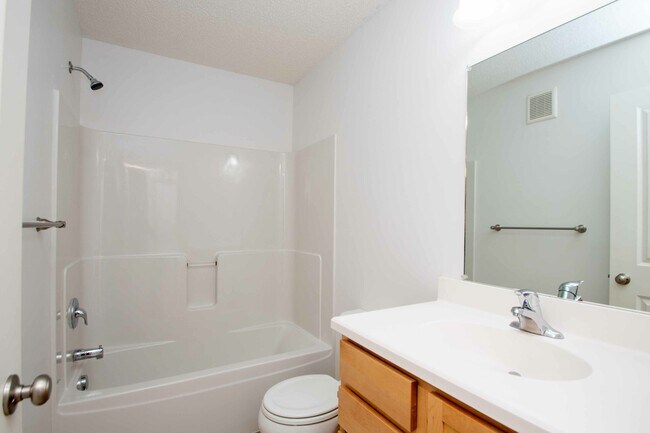 Foto del edificio - 4665 Victor Path