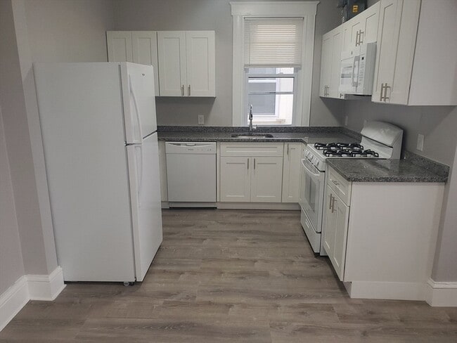 Photo - 738 Washington St Apartment