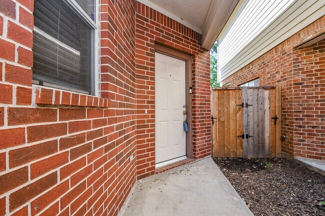 Foto del edificio - 5215 Brinkman Ct