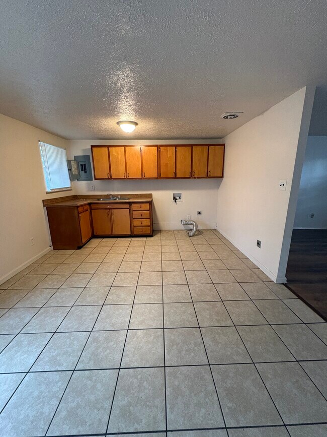 Eat-In Kitchen - 6263 Cruxten Dr