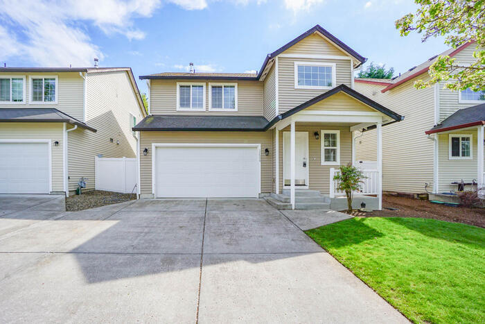 THREE BEDROOM WITH FENCED YARD - THREE BEDROOM WITH FENCED YARD