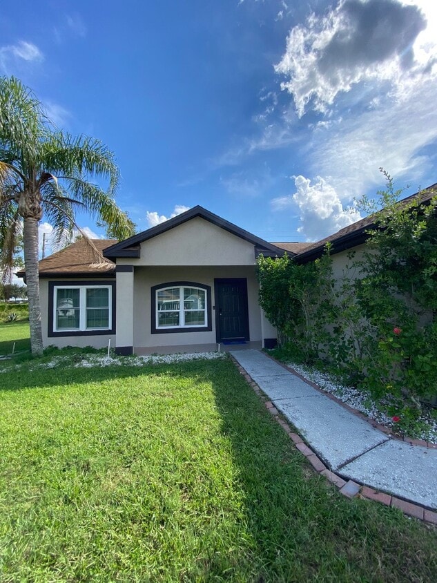 Photo - 333 w shoreline drive