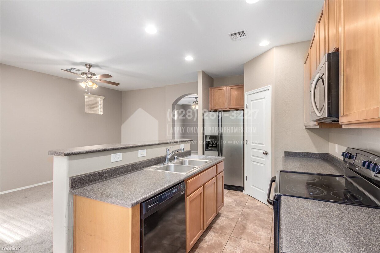 Primary Photo - 4 br, 2.5 bath House - 313 S Aaron -