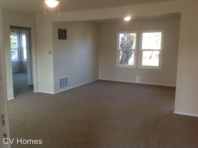 Building Photo - 2509 S Lotus Ave