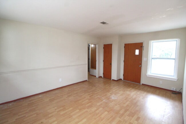 Foto del edificio - Updated 3-Bedroom Home with Carport & Outdoor Laundry!