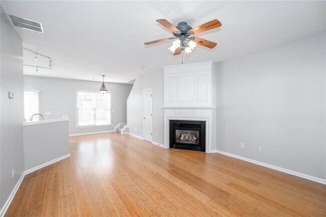 Foto del edificio - 380 Wittenridge Ct