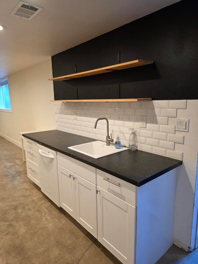 Building Photo - 6910 NE Pacific St