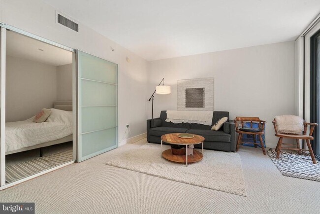 Foto del edificio - 616 E St NW