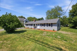Building Photo - 154 Maple St