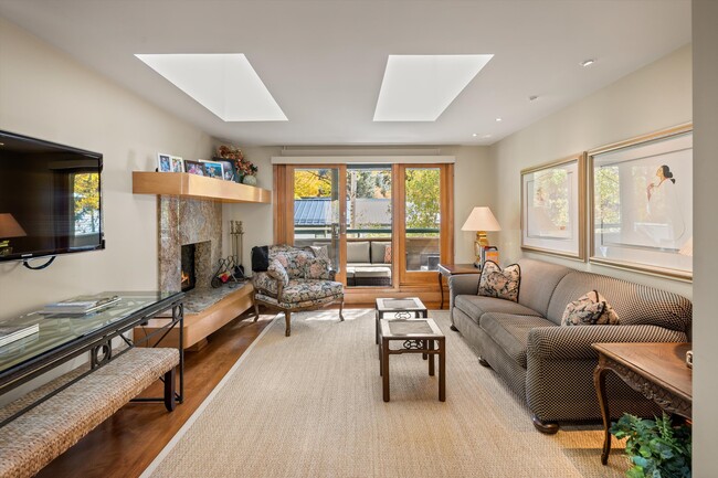 Building Photo - 1020 E Hopkins Ave