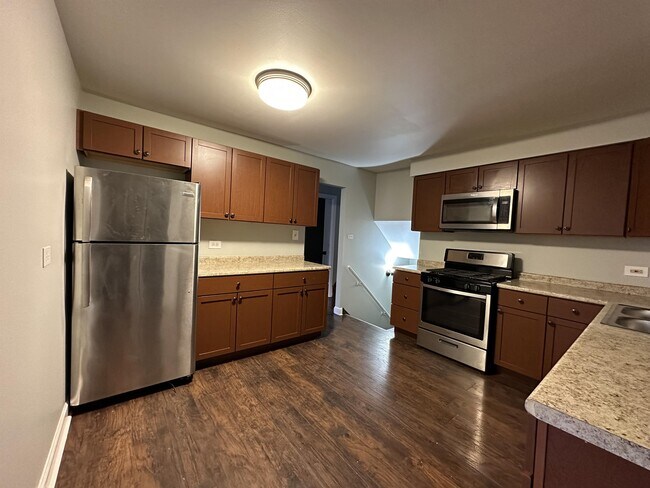 Building Photo - 506 Longwood Dr