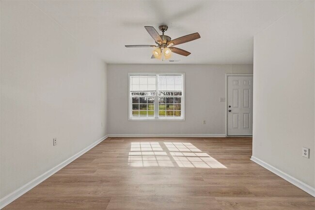 Building Photo - 1225 N Lee Dr