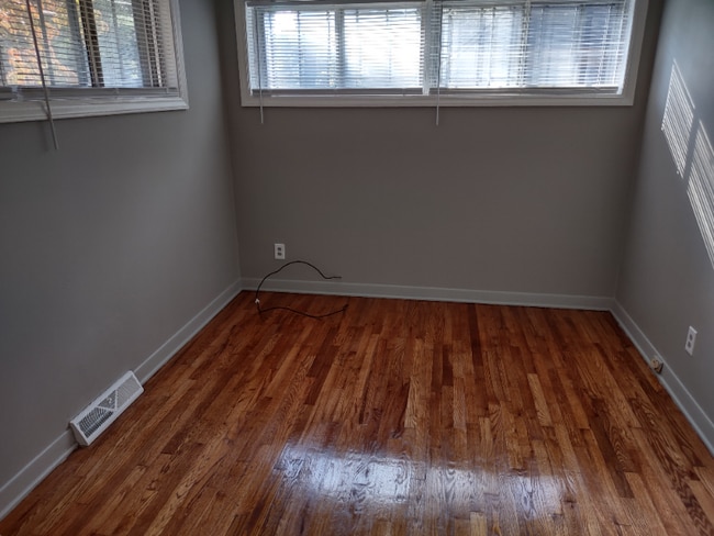 Building Photo - 510 Camrose Dr