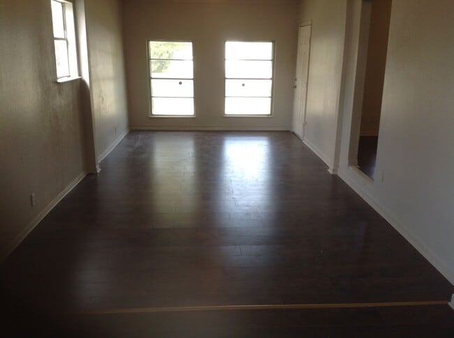 Building Photo - 206 Hub Ave