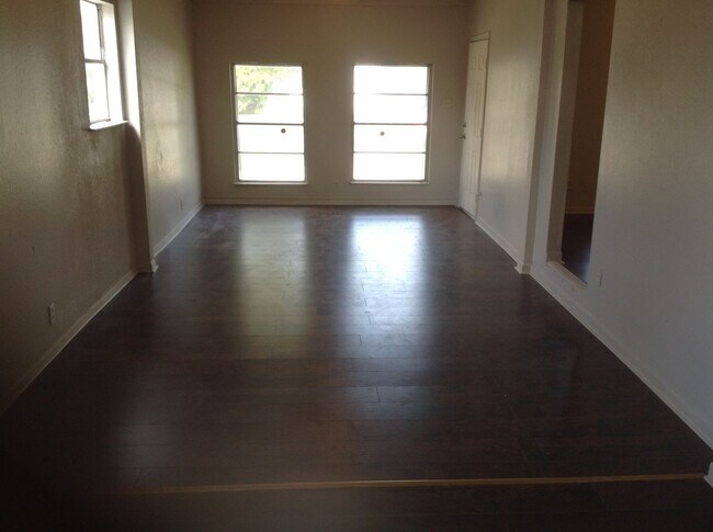 Foto del edificio - 206 Hub Ave