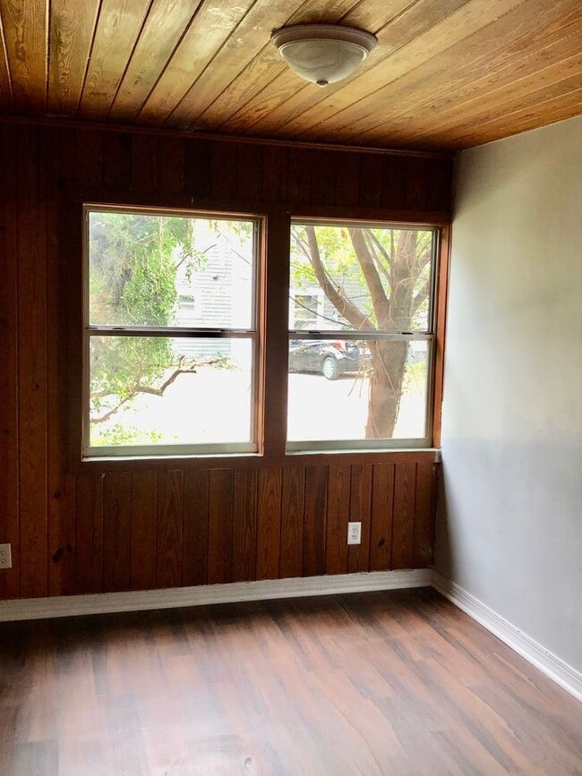 Building Photo - 38601 6th Ave