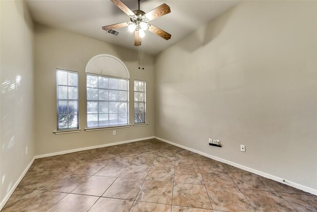 Building Photo - 306 Village Trail