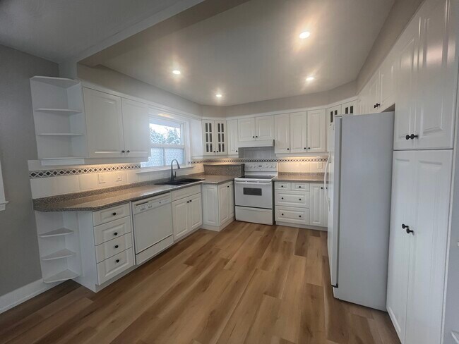 Building Photo - 96 Celestine Dr