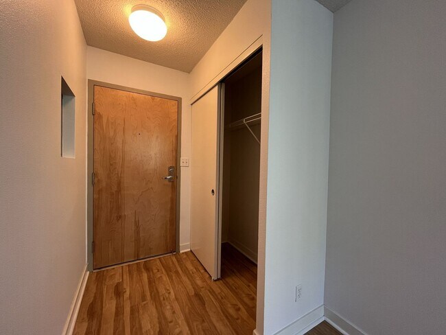 Foto del edificio - 1Bd/1Ba Home in Goose Hollow neighborhood ~ Secured Garage Parking and Additional Storage Unit!!!