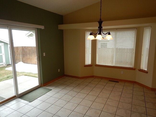 Building Photo - Home on Large Lot Overlooking Barnes Butte...