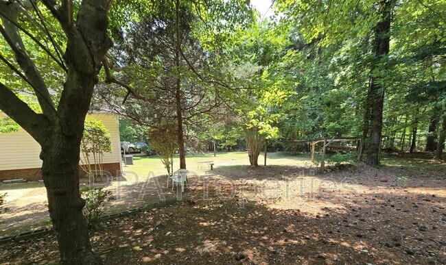 Foto del edificio - 7122 Ramblewood Dr