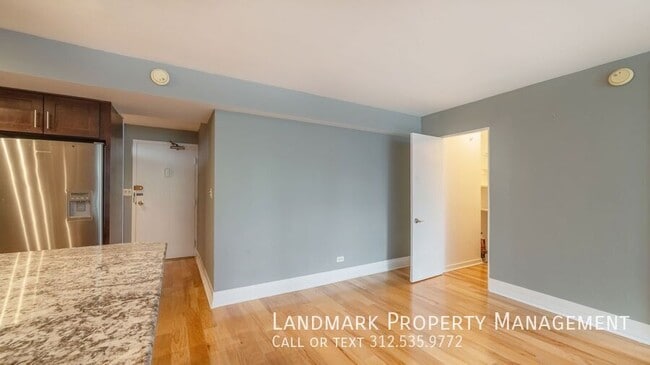 Building Photo - 253 E Delaware Pl