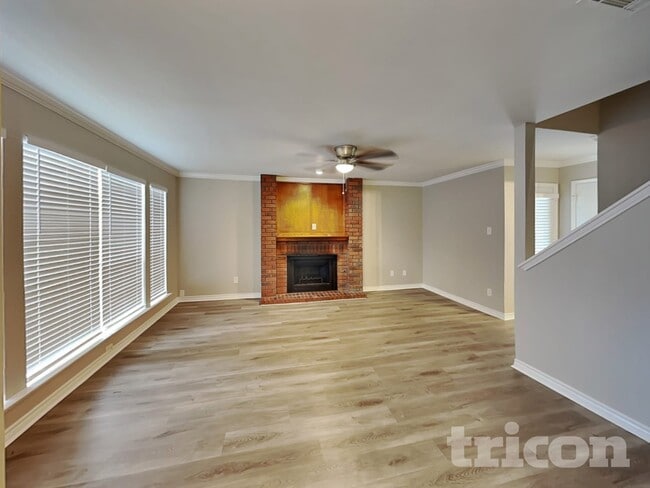 Building Photo - 2124 Glenn Ln