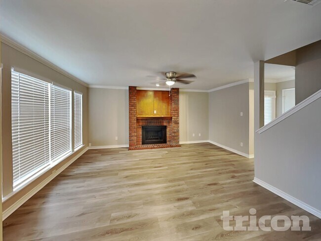 Foto del edificio - 2124 Glenn Ln