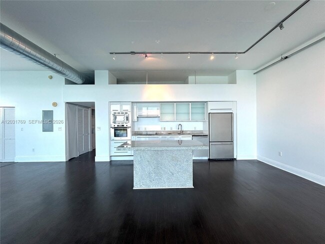 Foto del edificio - 7934 West Dr