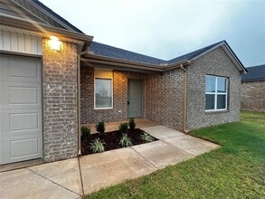 Building Photo - 620 SW 11th St