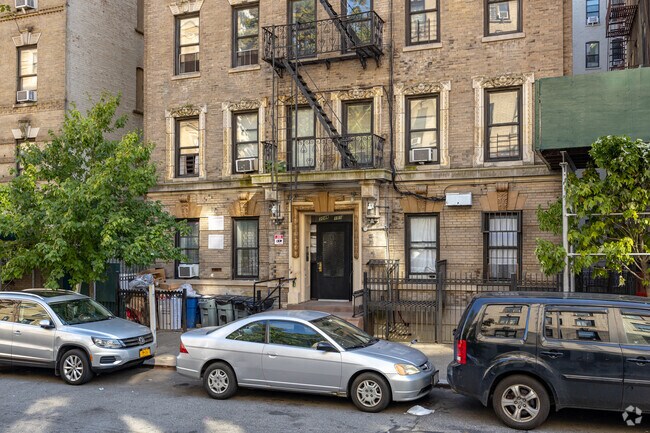 Building Photo - 304 W 151st St