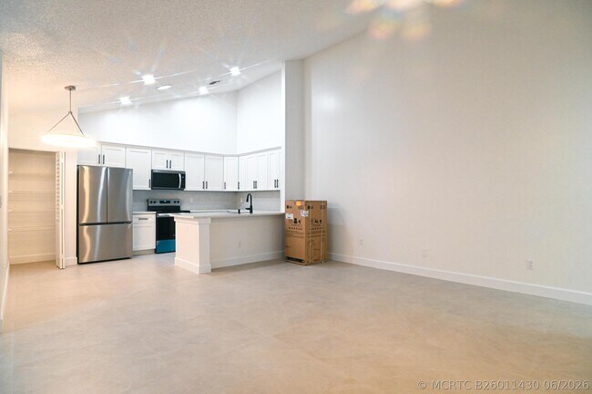 Building Photo - 1148 Summit Trail Cir