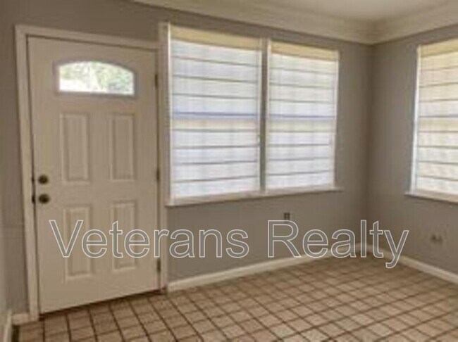 Building Photo - 101 Park Row Ave