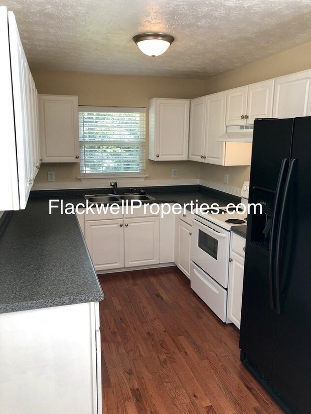 Foto del edificio - 3704 Bolding Rd