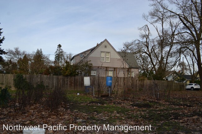 Building Photo - 3 br, 2 bath House - 1409 McCoy Ave NE