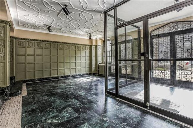 Foto del edificio - 300 8th Ave