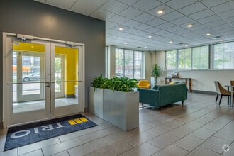Lobby - Trio
