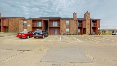 Building Photo - 904 University Oaks Blvd