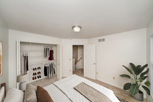 Building Photo - Lynbrook Apartments and Townhomes