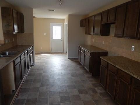 Foto del edificio - 10818 Sharondale Ln