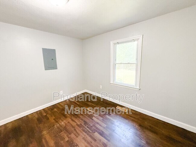 Foto del edificio - 5124 Palmetto Ln
