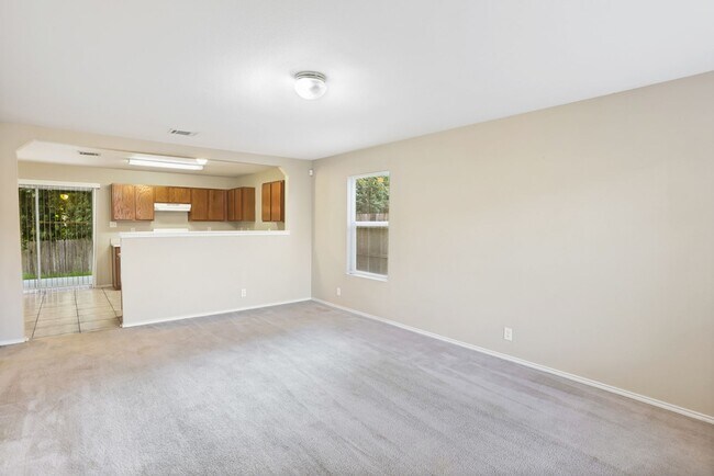 Building Photo - Charming Home Awaits: Spacious & Modern Li...