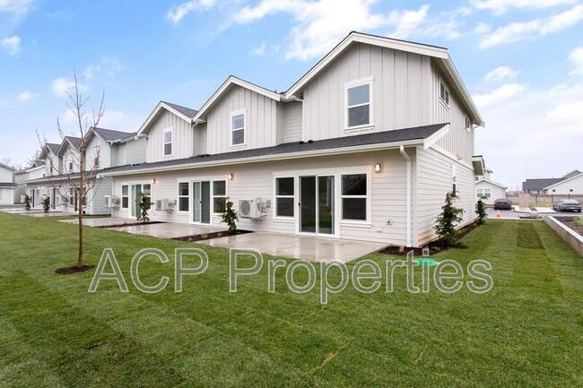 Building Photo - 2284 Brome St