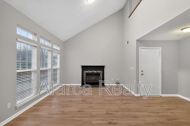 Foto del edificio - 8619 Warwick Crest Ln