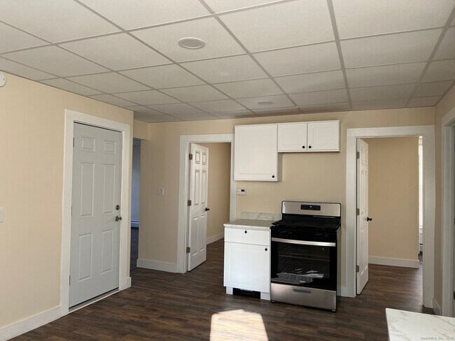 Building Photo - 77 Windsor Ave