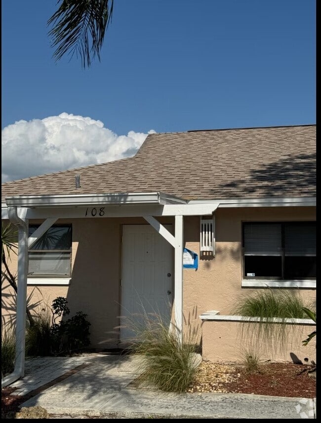 Building Photo - 27671 Arroyal Rd
