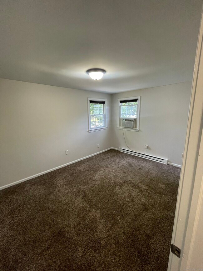 8 Jordan Ct, Southington, CT 06489 Room for Rent in Southington, CT