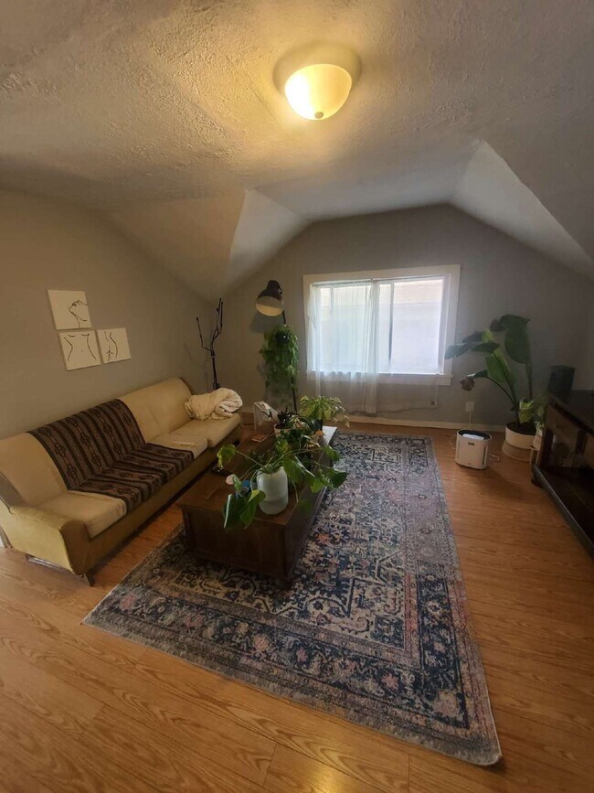 Foto del edificio - 2532 N Dousman St