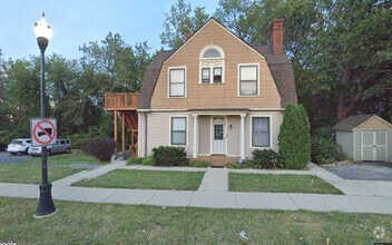 Building Photo - 311 N Sheridan Rd