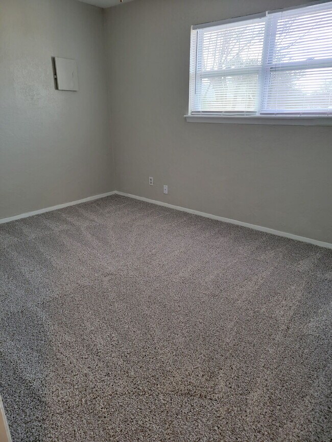 Building Photo - Townhome Style 2BR - $99 Move In Special!
